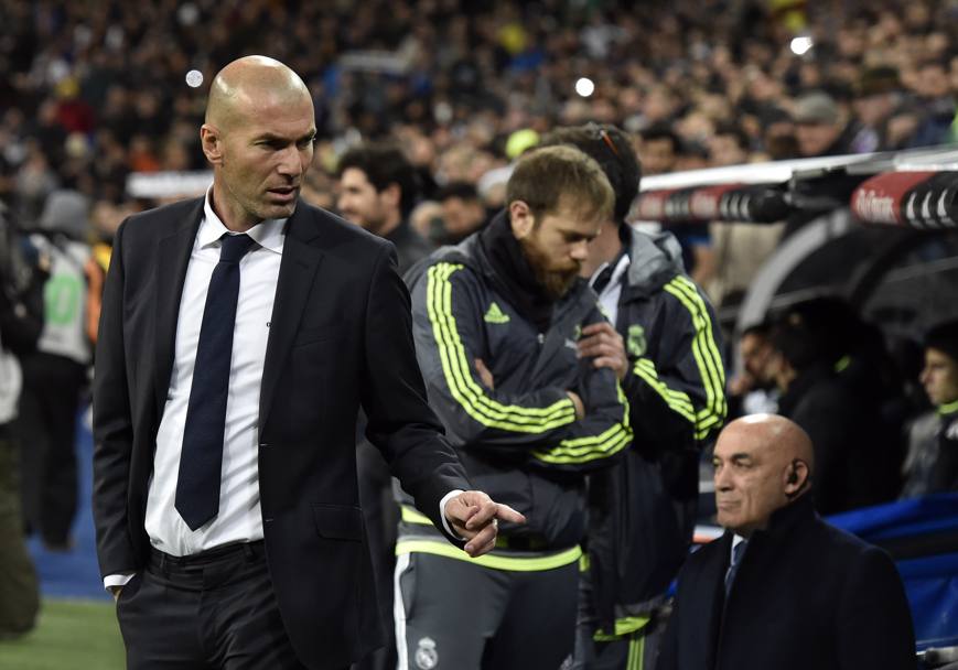 Zidane si rivolge alla sua panchina. Afp